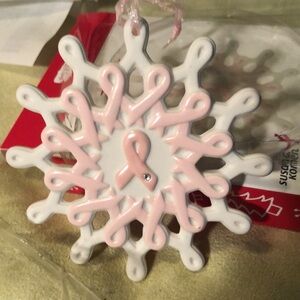 Hallmark Keepsake ornament 2014 “One Like No Other “Susan G. Komen/snowflake